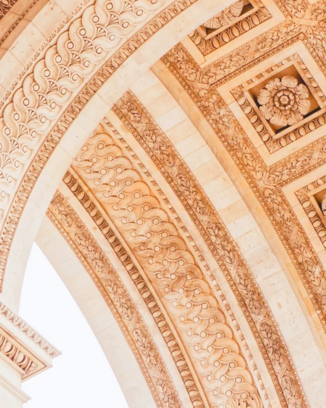 🇫🇷 14 juillet - L'influence du design français
Le design français : une alliance parfaite entre élégance, innovation et simplicité. ✨
Il inspire des créations qui traversent les époques et marquent les esprits.

Quelles créations françaises vous inspirent le plus ? Partagez-les en commentaire !
💬
.
.
#DesignFrançais #ÉléganceÀLaFrançaise #InspirationDesign #InnovationCréative #alixds 

👩🏻‍💻 Graphiste en freelance, je crée des identités visuelles et réalise des supports de communication print & web épurés, élégants et modernes.